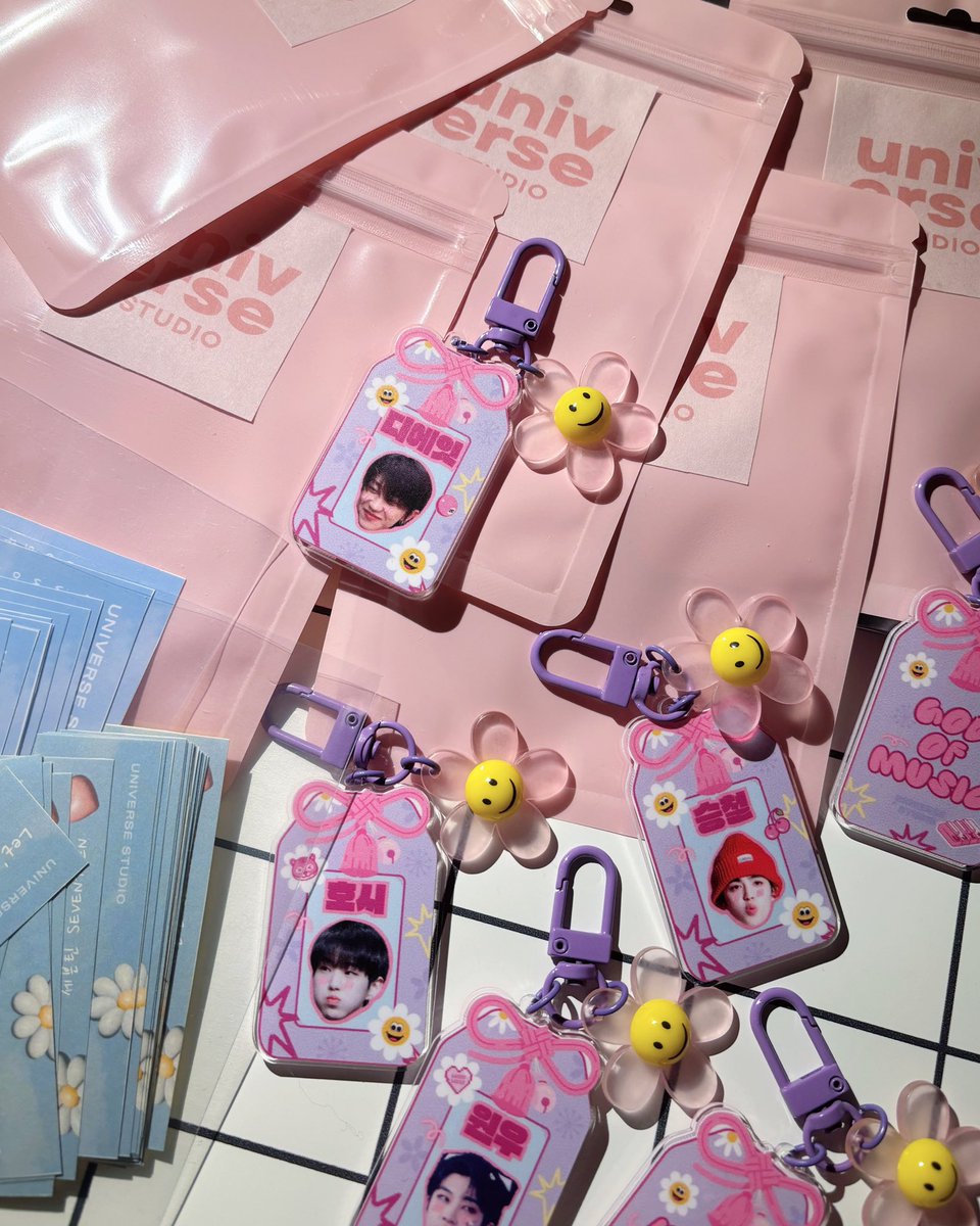 unvrstudio's tweet photo. packing freebies for tomorrow 🤩
time and location tba! stay tuned for updates 🫧
see you tmr carats!! 💗🩵 https://t.co/PheUCtP4Aq