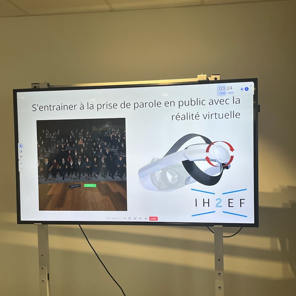 Ih2ef's tweet photo. 🔎La #VR au service du développement pro des cadres de @education_gouv : entrainement à la prise de parole en public dans un environnement immersif avec analyse des postures, de la voix, du regard
➡️Démarche innovante pour ce parcours intégré à l'offre de formation en #management de l'@Ih2ef