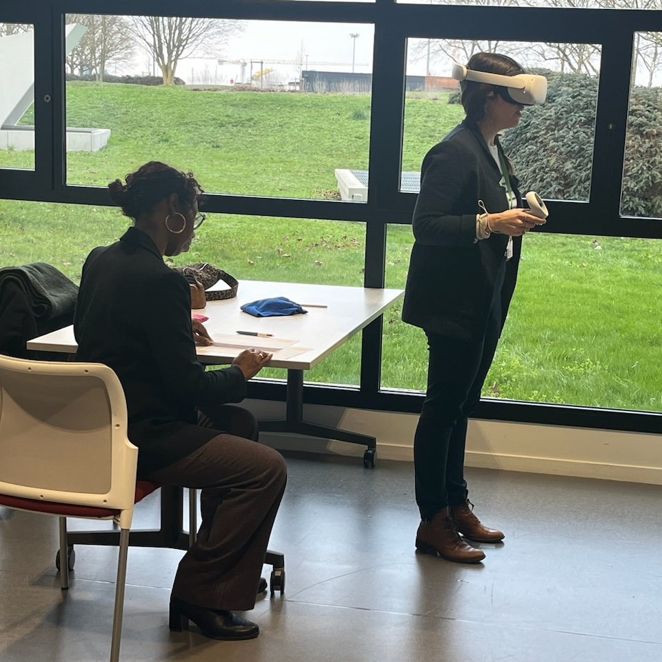 Ih2ef's tweet photo. 🔎La #VR au service du développement pro des cadres de @education_gouv : entrainement à la prise de parole en public dans un environnement immersif avec analyse des postures, de la voix, du regard
➡️Démarche innovante pour ce parcours intégré à l'offre de formation en #management de l'@Ih2ef