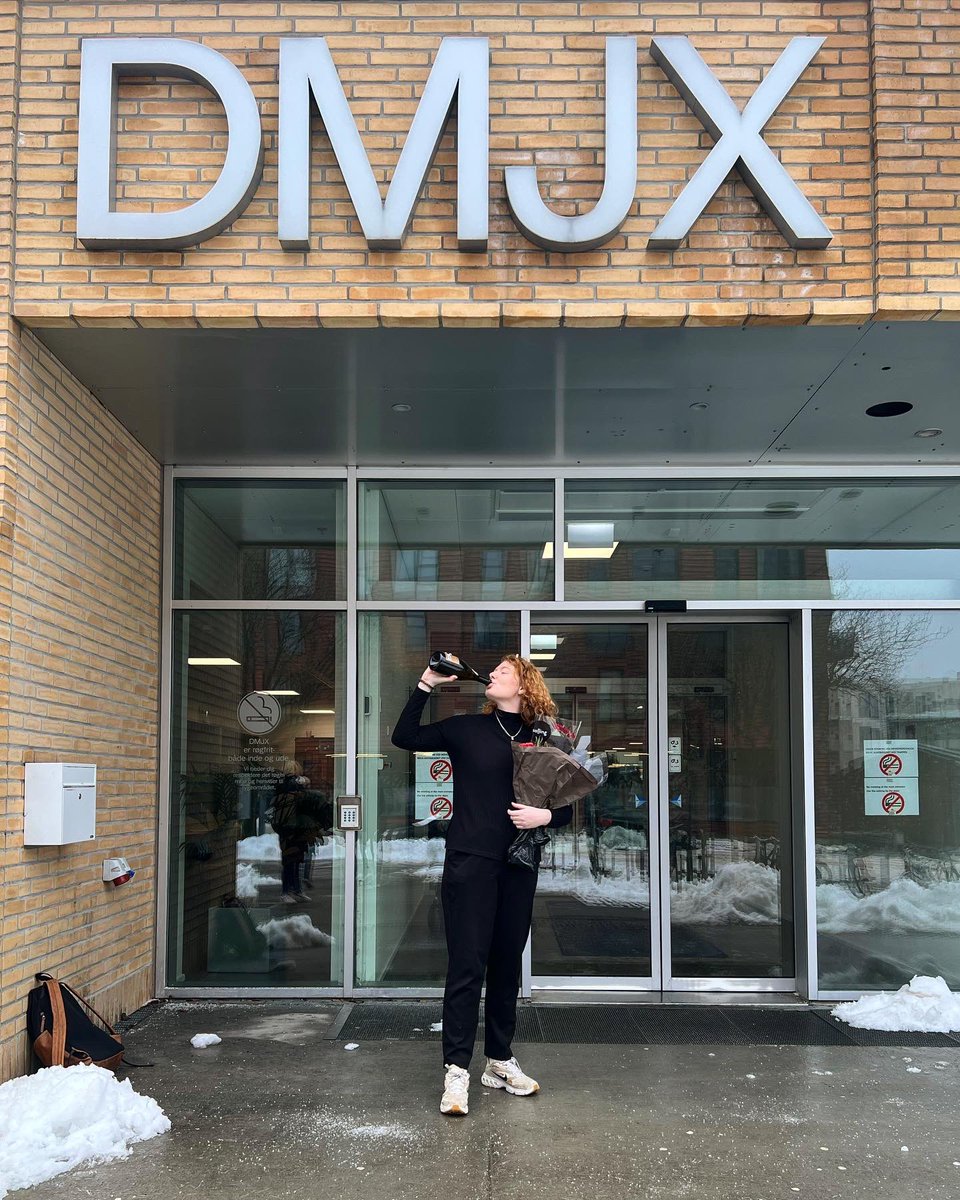 sofie_munch's tweet image. Kan man bede om en bedre fødselsdagsgave end en titel som nyuddannet journalist? 🎓✨