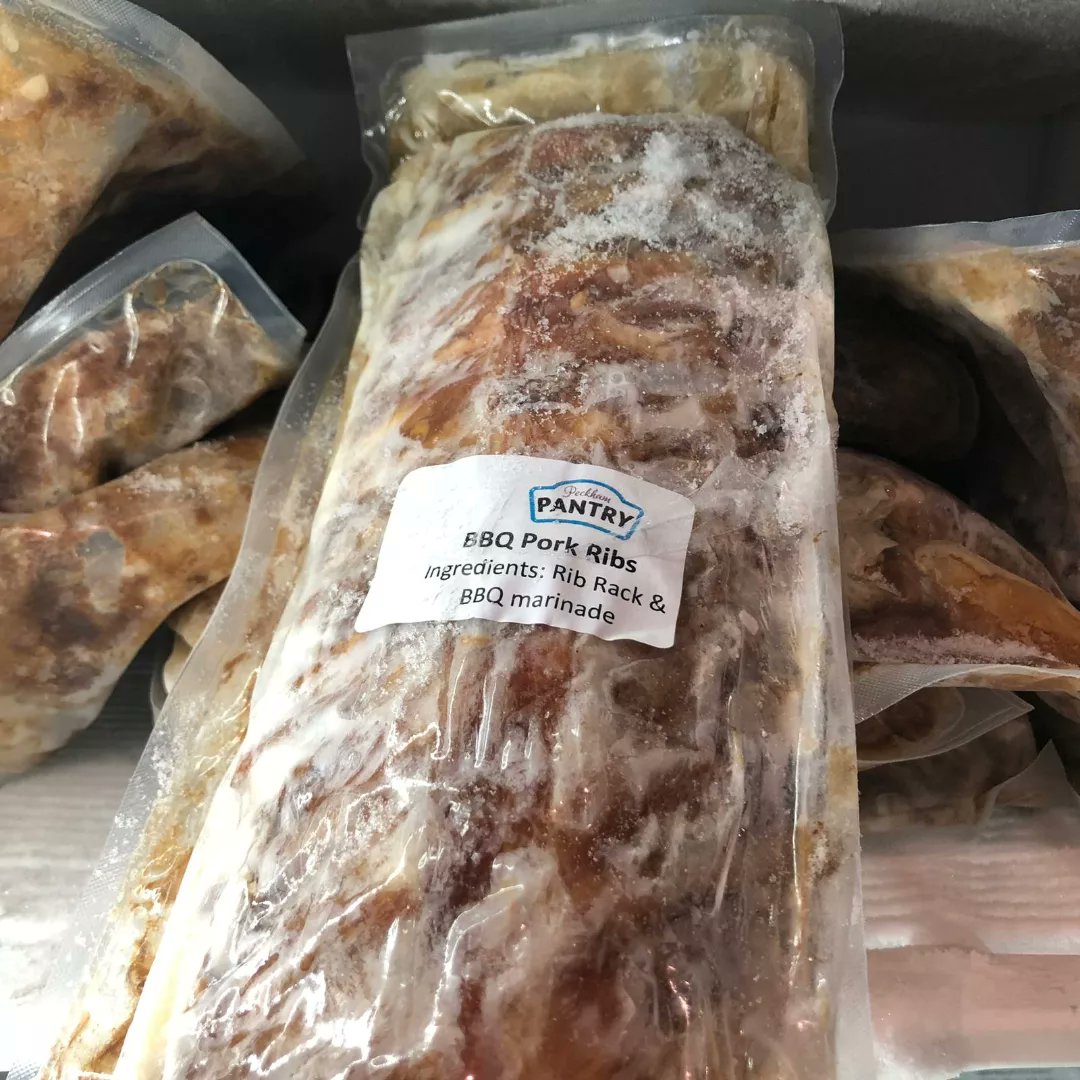 PantryPeckham's tweet photo. ❄ it's cold 🥶 outside and cool 😎 in our freezers! Free dairy milk button yoghurts, frubes (for blues) and lots of mince, ribs and quorn (for 1-2 reds) to keep you warm.

Join your Peckham Pantry and shop 7 blue items and 3 reds for £4.50 + lots of freebies. 

#frozen #Pantry https://t.co/JE2KqVynmh