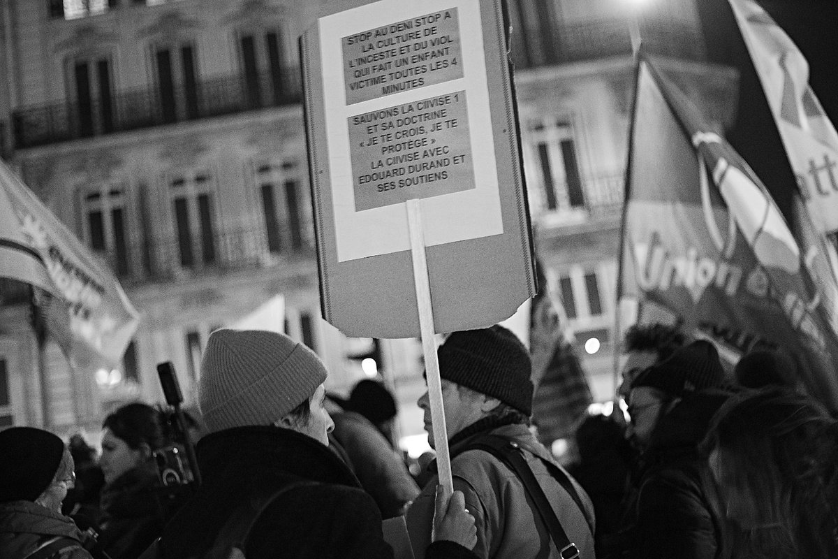 coldroitsfemmes's tweet image. #Depardieu #Impunité #11Janvier Rassemblement Paris @ZahraAgsous photographe