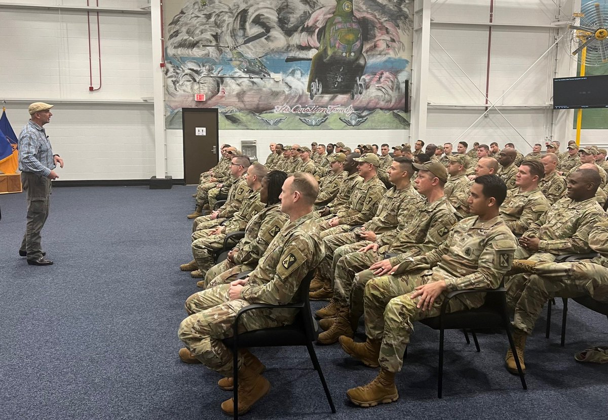 Prior to Holiday Block Leave, #HBL2023, Tom Campbell, Initial Entry Training Division, delivered an LPD to @128thAB Trainees on 'Help Seeking Behaviors'. Tom's LPD included his story of battling mental health AND encouraging Soldiers to seek help if needed.