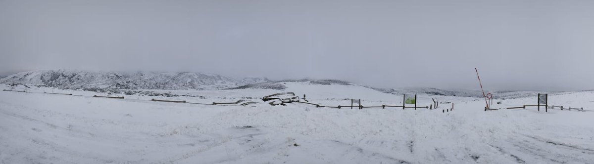 Zamora24horas's tweet photo. GALERÍA DE IMÁGENES | La nieve cubre de blanco la Laguna de Peces este viernes https://t.co/l4vWdLlqME https://t.co/ixTQ14BpOp