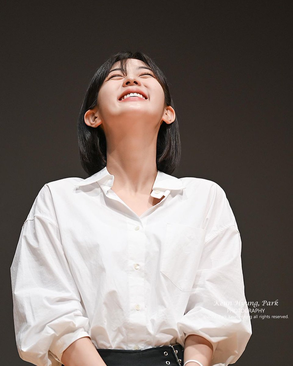 eunsoopics's tweet photo. who else misses eunsoo's short hair? 😔 #신은수 https://t.co/BSQmlZR1mI