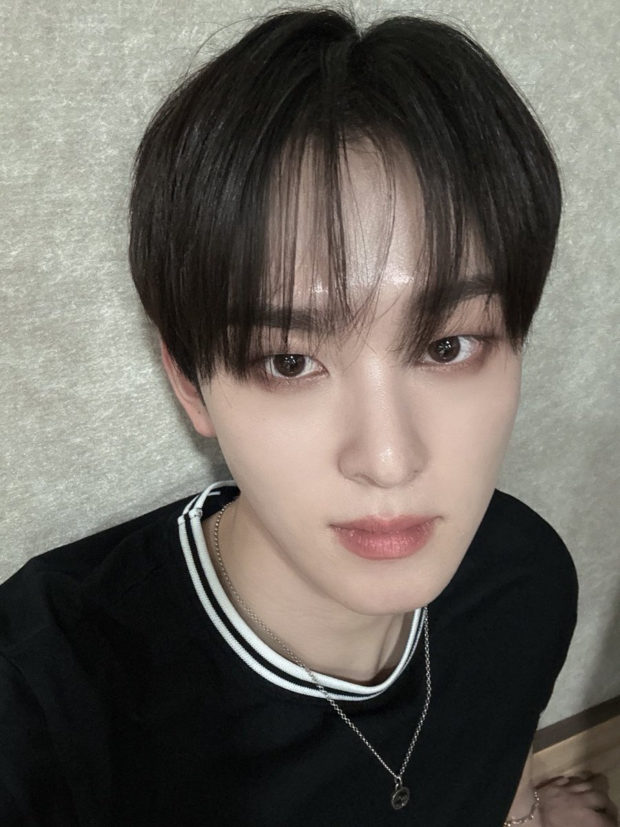 [#현식] 

쏘블리~~~ 뭐해 !!! 보고싶다고😠🫵 

#XODIAC #소디엑 #HYUNSIK #현식