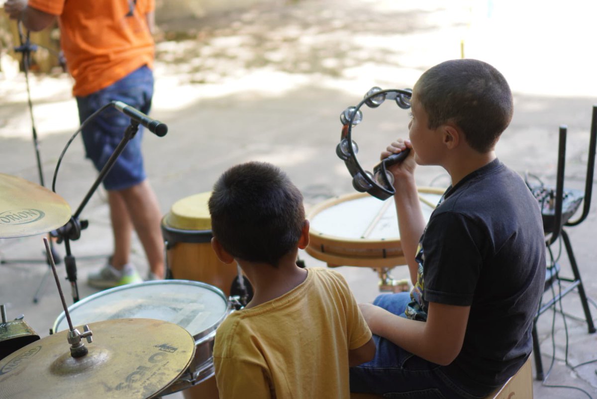 OrgNinezBA's tweet photo. 📌 Niños y niñas 👧🏼👦🏻 alojados en la Casa de Abrigo de Junín disfrutaron con el espectáculo musical de la banda Chaucha y Palito 🥁🎤

📌 Coordinada por el programa Acompañar Cultura 🎼 de @CulturaPBA a través de la subsecretaría de Promoción Sociocultural, conducida por @lriesgo https://t.co/42ro358Bk3