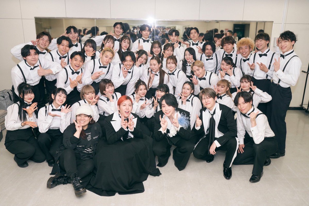 Sakuranko's tweet photo. 2023年の締めくくりを
Mrs. GREEN APPLE紅白初出場という大舞台で、これだけたくさんの素敵なダンサーズと共に迎えられて、最高に幸せでした😭
ありがとうございました🙏

#MrsGREENAPPLE #ダンスホール
#NHK紅白 #紅白歌合戦
#TeamS https://t.co/WpIPbFWYGL