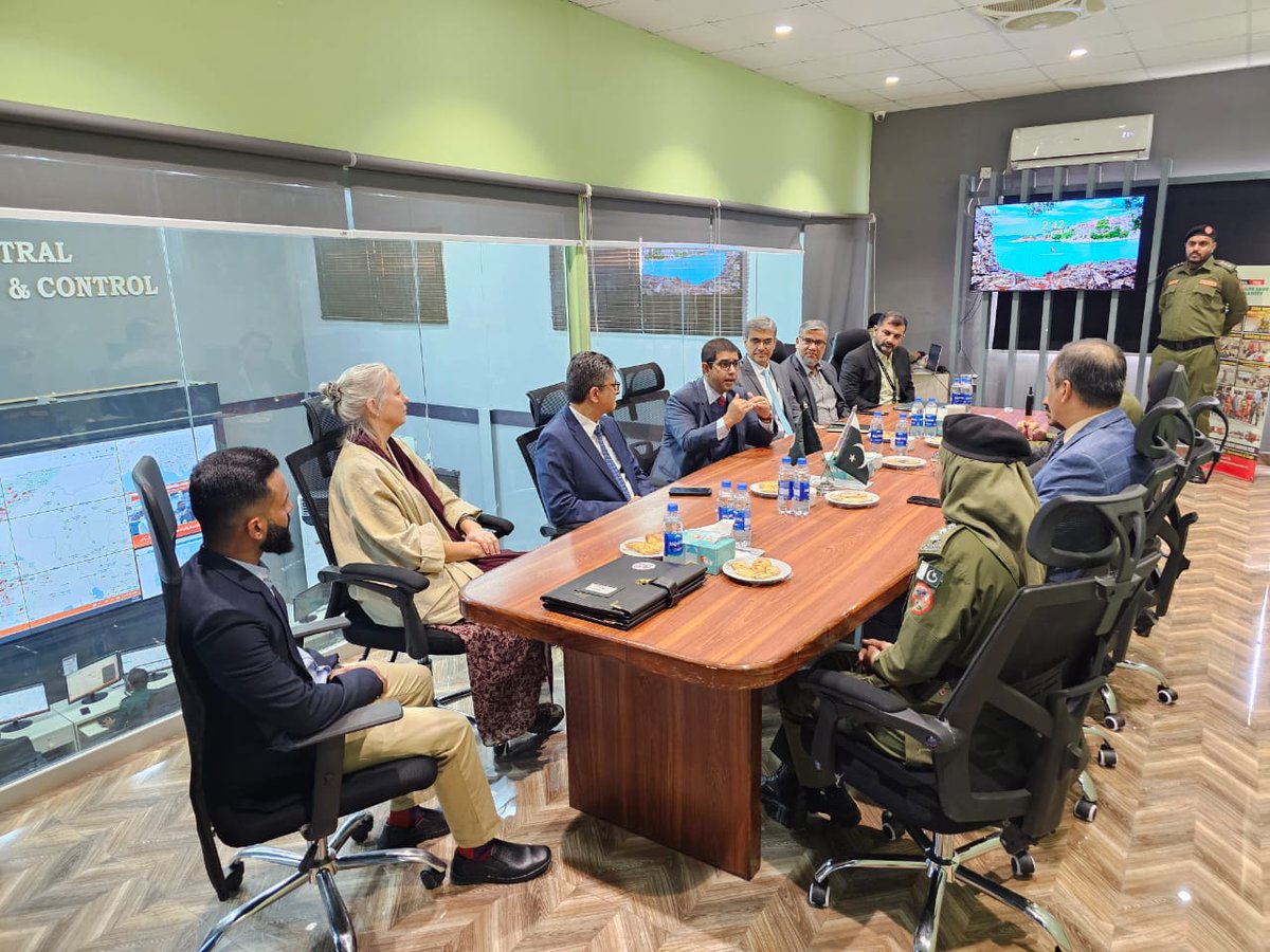 AKU_CETE's tweet photo. Exciting collaboration ahead! Pleased to announce the #MOU signing b/w #PakistanLifeSaversProgramme & @SindhRescue1122, expanding lifesaving efforts in #Sindh. Joined by @AdilHaiderMD Dean Medical College @AKUGlobal, Dr. Abid J Shaikh, DG 1122 Sindh & @JunaidRazzakMD, Dir AKUCETE https://t.co/T9sex7AXOU