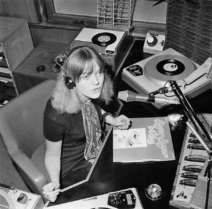 A pioneer, a record-breaker, a legend. Rest in peace Annie Nightingale 💚