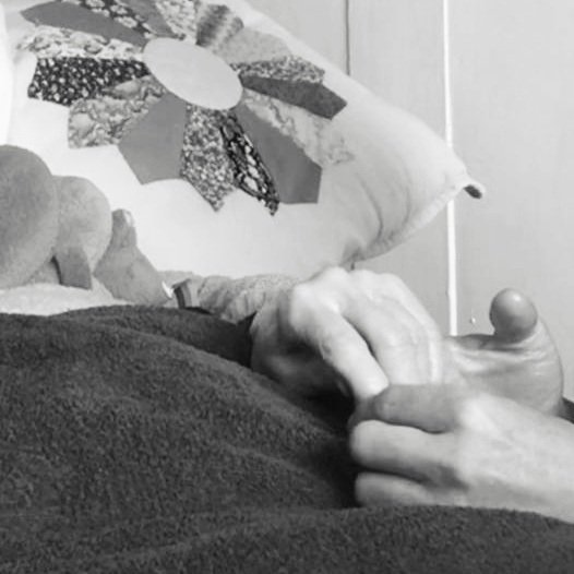 Massage4Dmentia's tweet photo. Today tense fingers unfurled
Softened
Legs extended
Let go
Smiles & gentle chatter sweetened the air
Before drifting into relaxed slumber
#FridayFeeling #massage #dementia #MeetMeWhereIAm #touchtherapy https://t.co/ffM4pjqERv