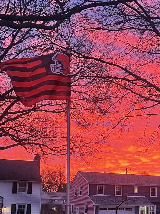 Orange sky at morning, Texans take warning

(Photocred <a href="/coleman_15/">kela</a>)