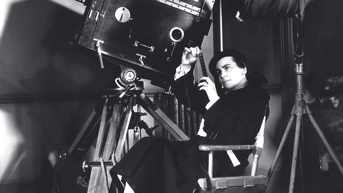 Upcoming Dorothy Arzner season at the BFI Dorothy was an out lesbian filmmaker during Classic Hollywood, her films subverted Hollywood norms, paying sharp attention to the intersection of women’s working and romantic lives, she also created the boom mic. bit.ly/3SgFjRW