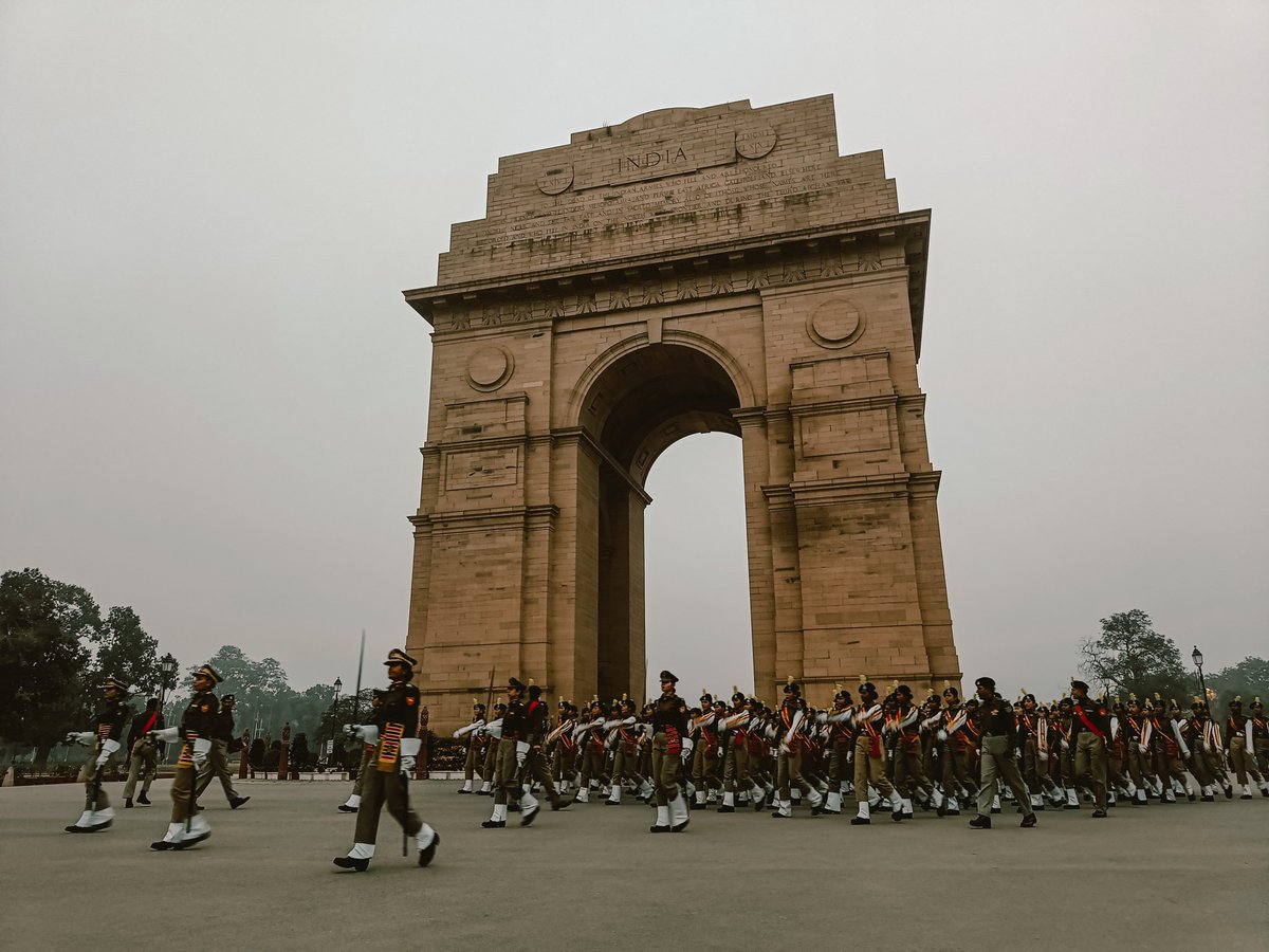 hoiboi_'s tweet photo. Republic day rehearsal is the most prettiest thing to watch at India Gate. https://t.co/ER6U7Lj2EB