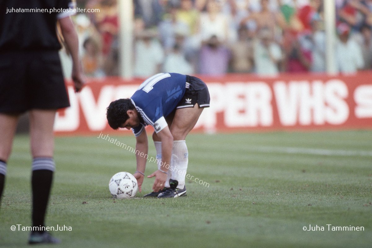 TamminenJuha's tweet photo. I just wonder what were they thinking at that moment? Of course, Diego was later saved by @OKGoyco90 #Edmundo #FrancoBaresi #RobertoBaggio #Maradona #Italia90 #USA94 #FIFA2000 #VascoDaGama @Edmundo https://t.co/6tyj4rwTxM