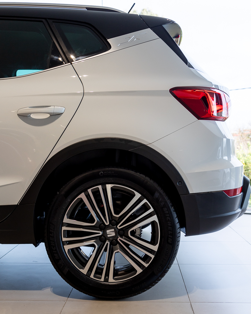 _Asturiasmotor's tweet photo. ¡Potencia y estilo se fusionan en el nuevo Seat Arona FR! 💥🚗 Descubre el equilibrio perfecto entre deportividad y confort con nuestro SUV de vanguardia. ¿Listo para llevar tu conducción al siguiente nivel? ¡Ven y conoce la excelencia hecha automóvil en nuestro concesionario! ✨ https://t.co/3aKyb2TLFa