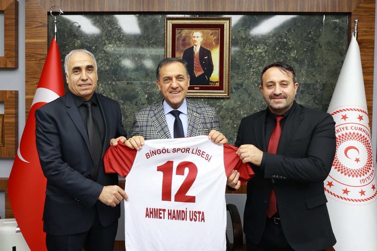 Valimiz Sayın <a href="/ahusta07/">Dr. Ahmet Hamdi USTA</a>, Bingöl Spor Lisesi Kulüp Başkanı Mehmet Arslan  ve Takım Antrenörü Abdullah Abak'ı kabul etti.