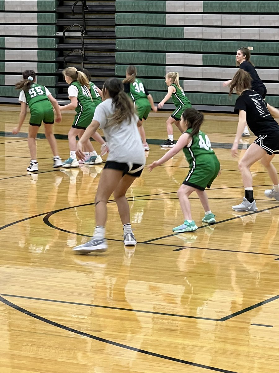 Nathan_Decker's tweet photo. How awesome when your 3rd-grader gets to practice with Mason’s Girls Varsity team. She loved every second of it! 🏀🔥 https://t.co/WJ1CtczYYE