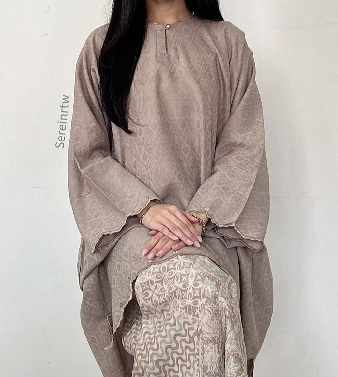 shopwithftsh's tweet photo. top 8 hidden gem shop that sells Baju Raya with low price but with T20 designs and quality 🫶🏻

perfect choice for weddings, dinner night and Hari Raya ✨

— a thread https://t.co/KqEfzdYNPS