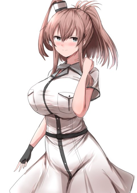 お題のキスマークを絆創膏で隠すサラトガさんです。