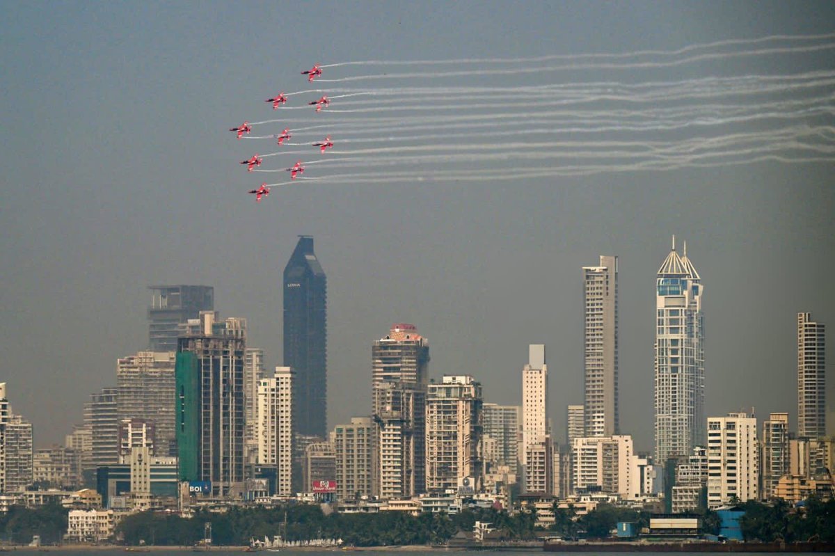 Mesmerised with the enthralling airshow by Suryakiran Aerobatic Team in Aamchi Mumbai. <a href="/suryakiran_iaf/">Suryakiran Aerobatic Team</a>