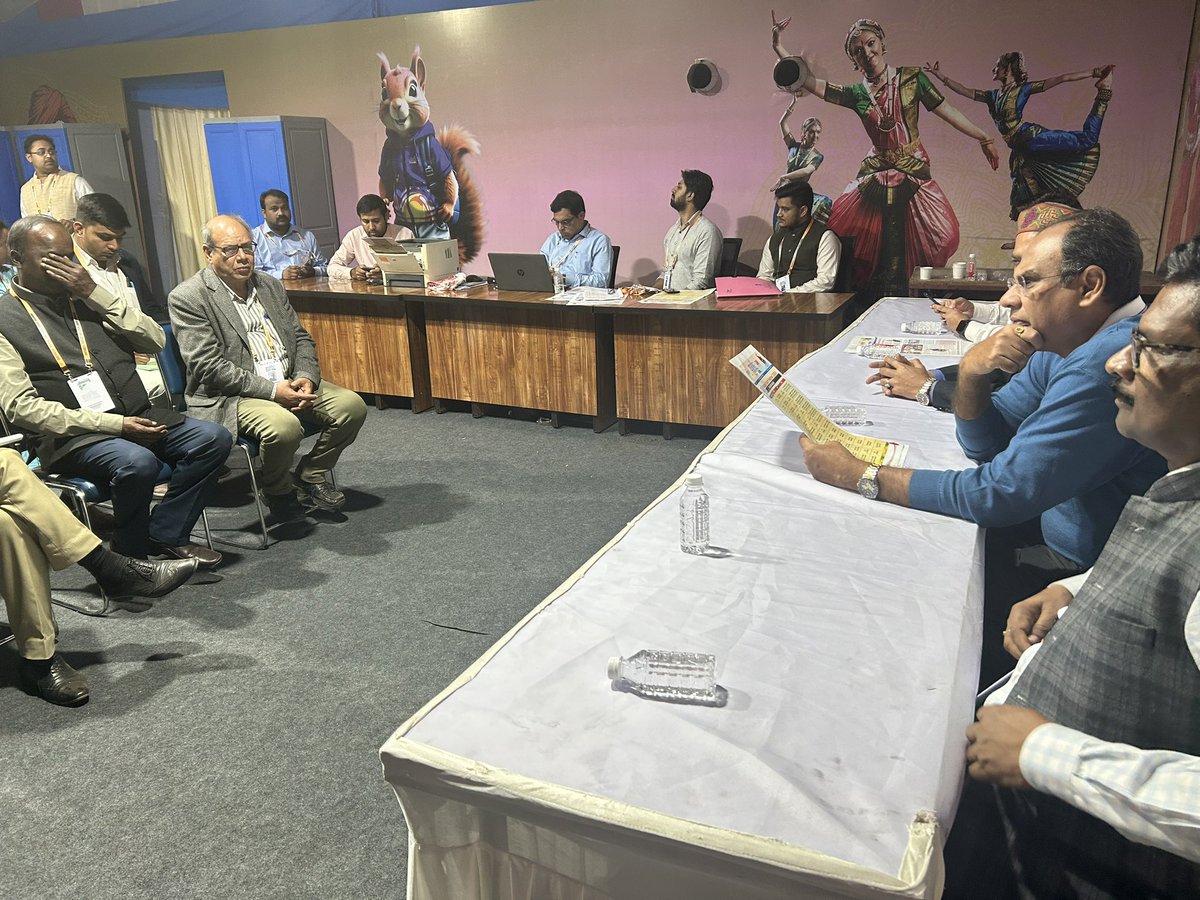 MYBharatHQ's tweet photo. Shri Nitesh Kumar Mishra, JS YA and DG NYKS chaired a review meeting today with NYKS and other government officials about the ongoing as well as preparations for the upcoming events at the 27th #NationalYouthFestival2024 in Nashik, Maharashtra.

#NationalYouthDay2024 #NYF2024 https://t.co/XfYJLNvjQu