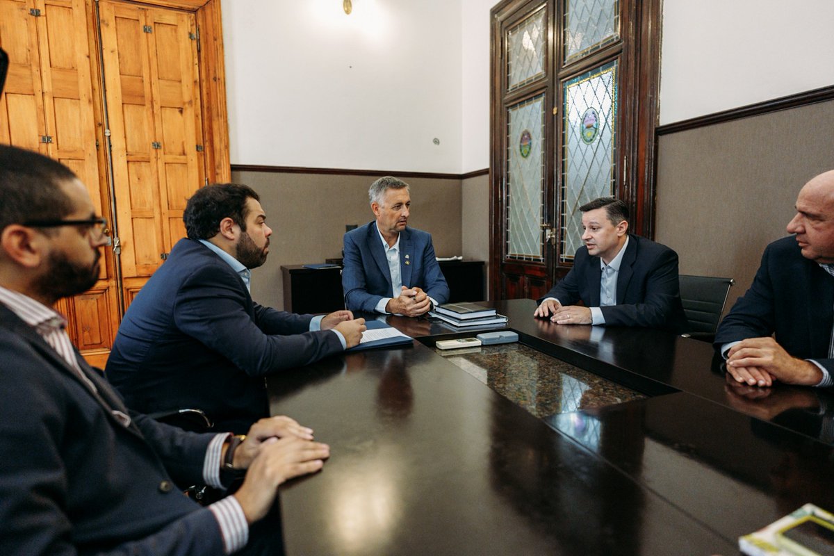 . <a href="/frigeriorogelio/">Rogelio Frigerio</a> nos marcó un rumbo claro: se terminaron los privilegios de la política en Entre Ríos

Lo hacemos con hechos concretos: Ingresaron a <a href="/diputadoser/">Cámara de Diputados de Entre Ríos</a> los proyectos de transición de gobierno, derogación de pensiones vitalicias y acceso a la información pública.