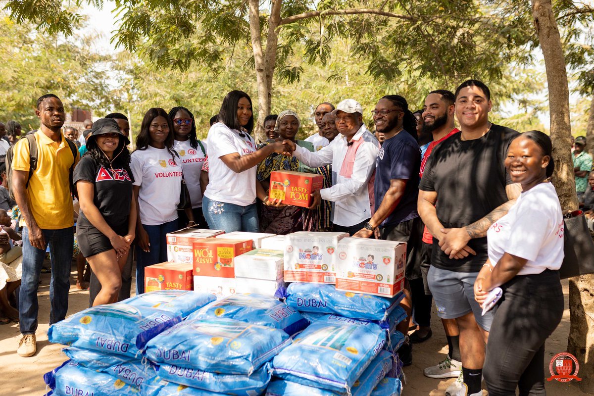 As part of their visit to Ghana, the National Black Law Students Association, @nblsa in collaboration with the Executive Council of the Ghana School of Law and the Ghana School of Law Volunteering Committee @gslvolunteers

1/5