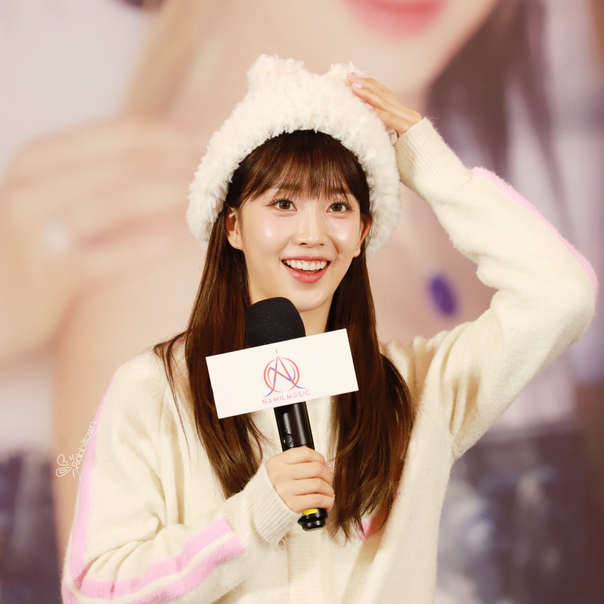 CHINASuminbar's tweet photo. 240112楠艺青岛线下签售高清

#스테이씨 #Sumin #배수민 #STAYC https://t.co/s5PfDTRiJa