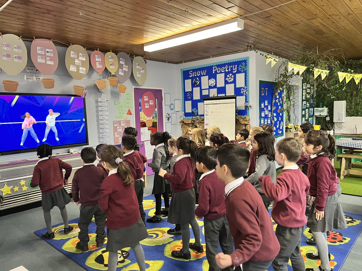 A movement break this afternoon in Year 1. Healthy bodies and healthy minds 🕺💃🧠
@GGillett81040 @MissAllettBH @E_TeamBH 
#healthybodieshealthyminds