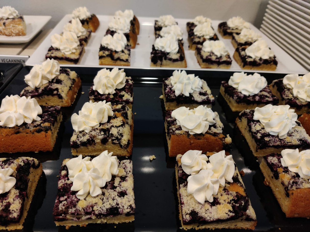 Olipa kerran...
...ympäristövalvojien, ELY-keskuksen, jätehuoltoviranomaisen ja Pirkanmaan Jätehuollon perinteinen Nuutinpäivän tapaaminen Museokeskus Vapriikissa.
Keskustelimme ajankohtaisista asioista ja nautimme yhtiön 30-juhlavuoden leivokset. 🍰 Kiitos antoisasta päivästä.