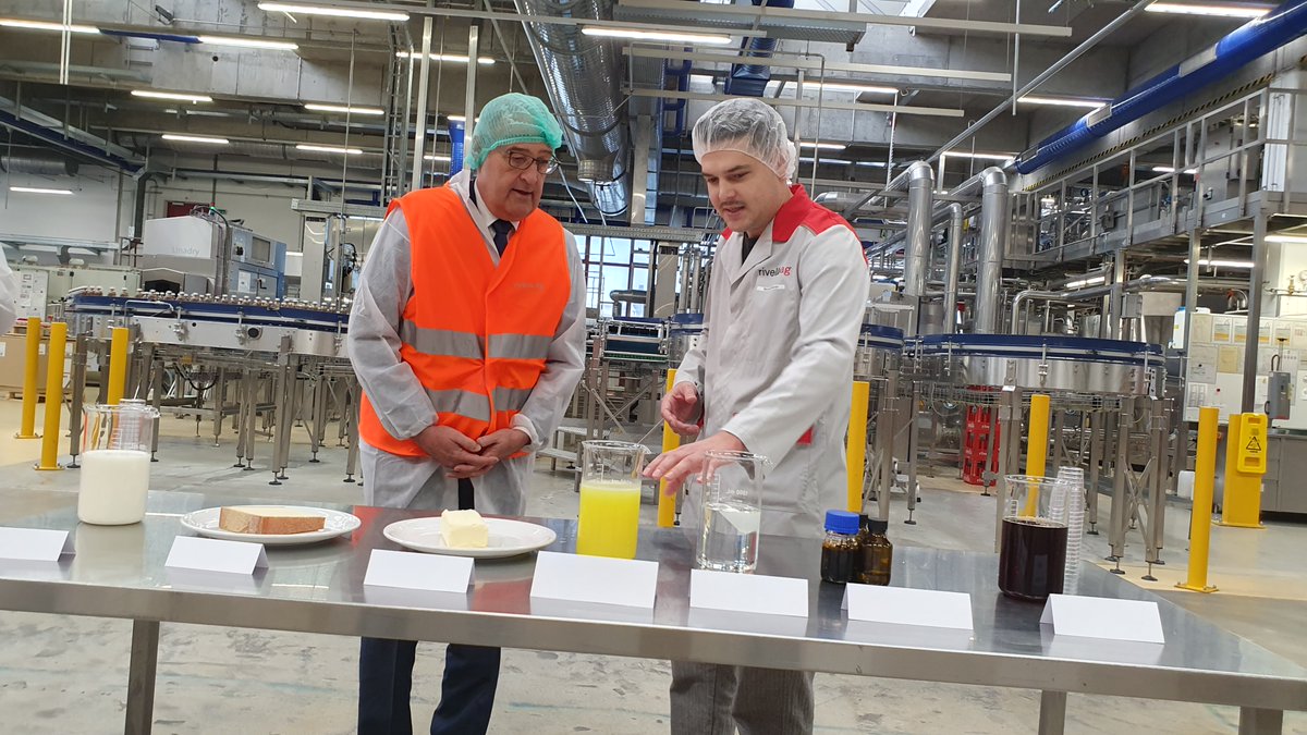 Rivella (@rivella) on Twitter photo Bundesrat Guy Parmelin hat uns heute in Rothrist besucht. Es war uns eine grosse Ehre. Wir zeigten ihm wie Rivella hergestellt wird. Das Geheimrezept hat er jedoch nicht erfahren😉. Zudem hat er sich mit Lernenden über ihre Ausbildung ausgetauscht. <a href="/ParmelinG/">Guy Parmelin</a> #rivella Bundesrat Guy Parmelin hat uns heute in Rothrist besucht. Es war uns eine grosse Ehre. Wir zeigten ihm wie Rivella hergestellt wird. Das Geheimrezept hat er jedoch nicht erfahren😉. Zudem hat er sich mit Lernenden über ihre Ausbildung ausgetauscht. <a href="/ParmelinG/">Guy Parmelin</a> #rivella