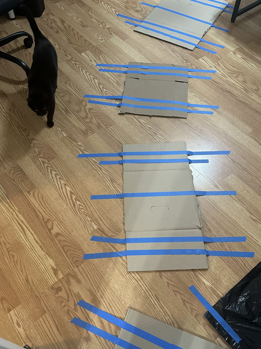 xxxlvoid's tweet photo. 안에서 신발 벗어달라하면 양말신고 밖에 나갔다가 그대로 들어오는짓을 하는 지붕수리공과 집주인의 11번째 (세봤음) 방문이 있을 예정이라 설치미술로 대항하기로 함
제목 “American Trails” 
2024
백인남성의 신발, 유색인종이 거주하는 월세아파트, 양심과 상식의 부재 https://t.co/TGufMefhRe