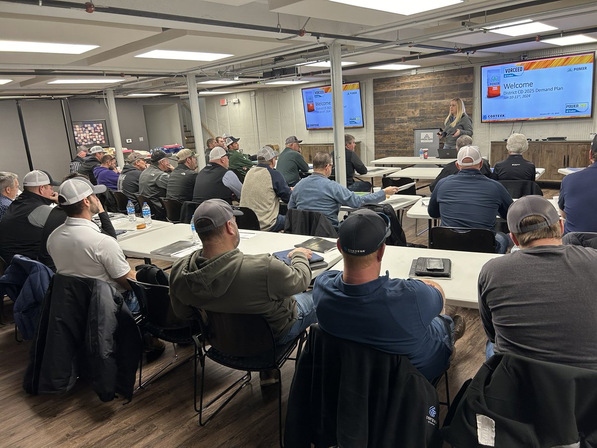 Packed house in Hays yesterday to talk new <a href="/PioneerSeeds/">Pioneer Seeds U.S.</a> corn, #ZSeries soybeans, and milo options bred for NC/NW Kansas! Excited for the future! <a href="/Agronomo_MikeK/">Mike Kriegshauser</a> <a href="/AgronomyRonny/">Aaron Vammer</a> <a href="/CornQueenLiesel/">Liesel Flansburg</a>