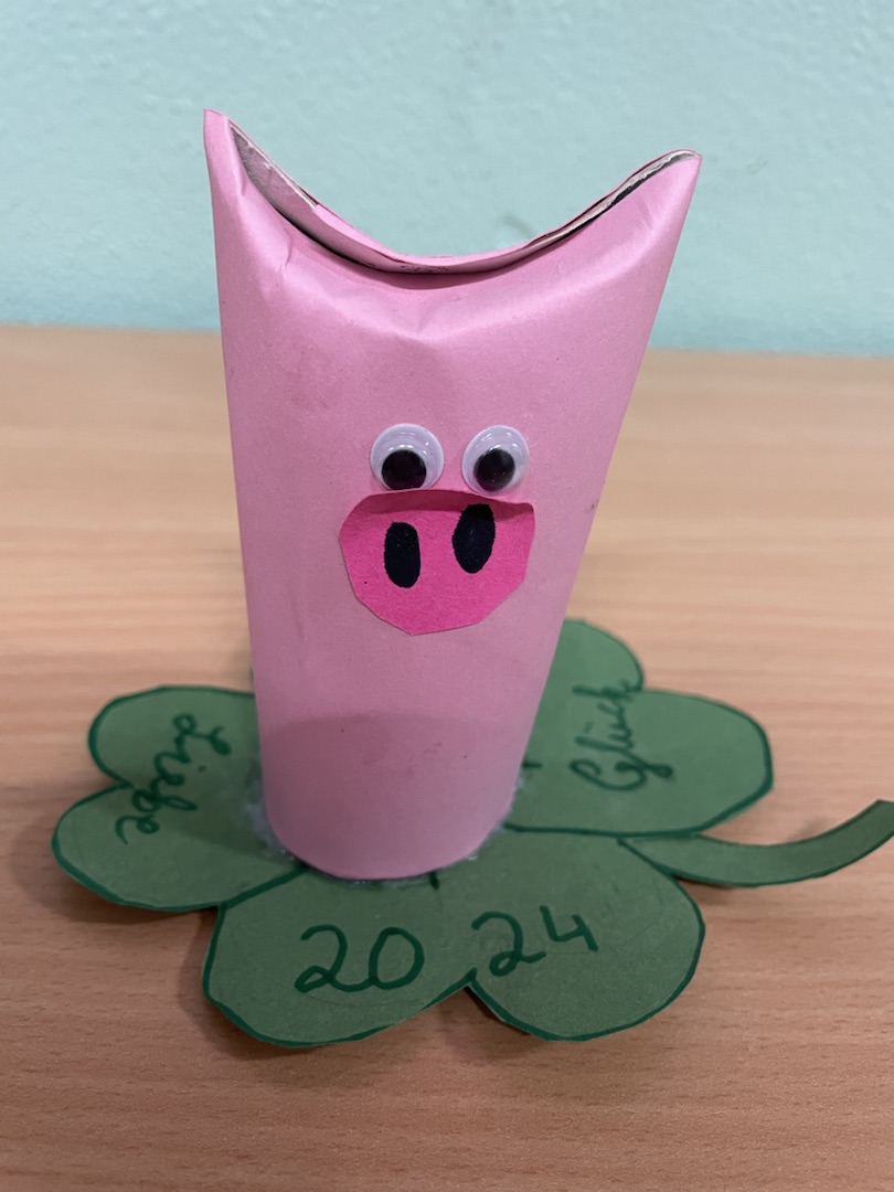 Glücksbringer der 4b mit Wünschen für das Jahr 2024! #glücksbringer #neujahr #grundschule #spandau #falkenhagenerfeld