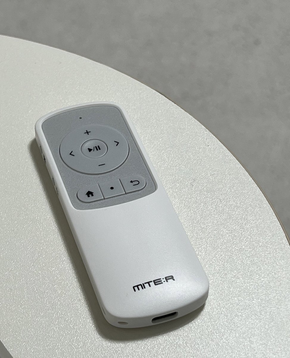 이게먼지알아? 바로.. “아이패드/폰연동무선리모컨” 나는이걸로 누워서 리디북스를읽거나넷플릭스를 마음껏볼수잇게되엇다 이말이야  손가락뻗을필요도없이!!!