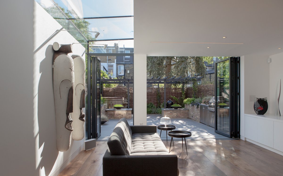 cantifix's tweet photo. Glass doors and ceilings are still the most popular way to expand a family home, especially those darker back rooms that can be found within traditional Victorian terraced houses. 
 
📷 George Sharman 
#Victorianhome #glassextension #homerenovation https://t.co/PX7KlsEKLp