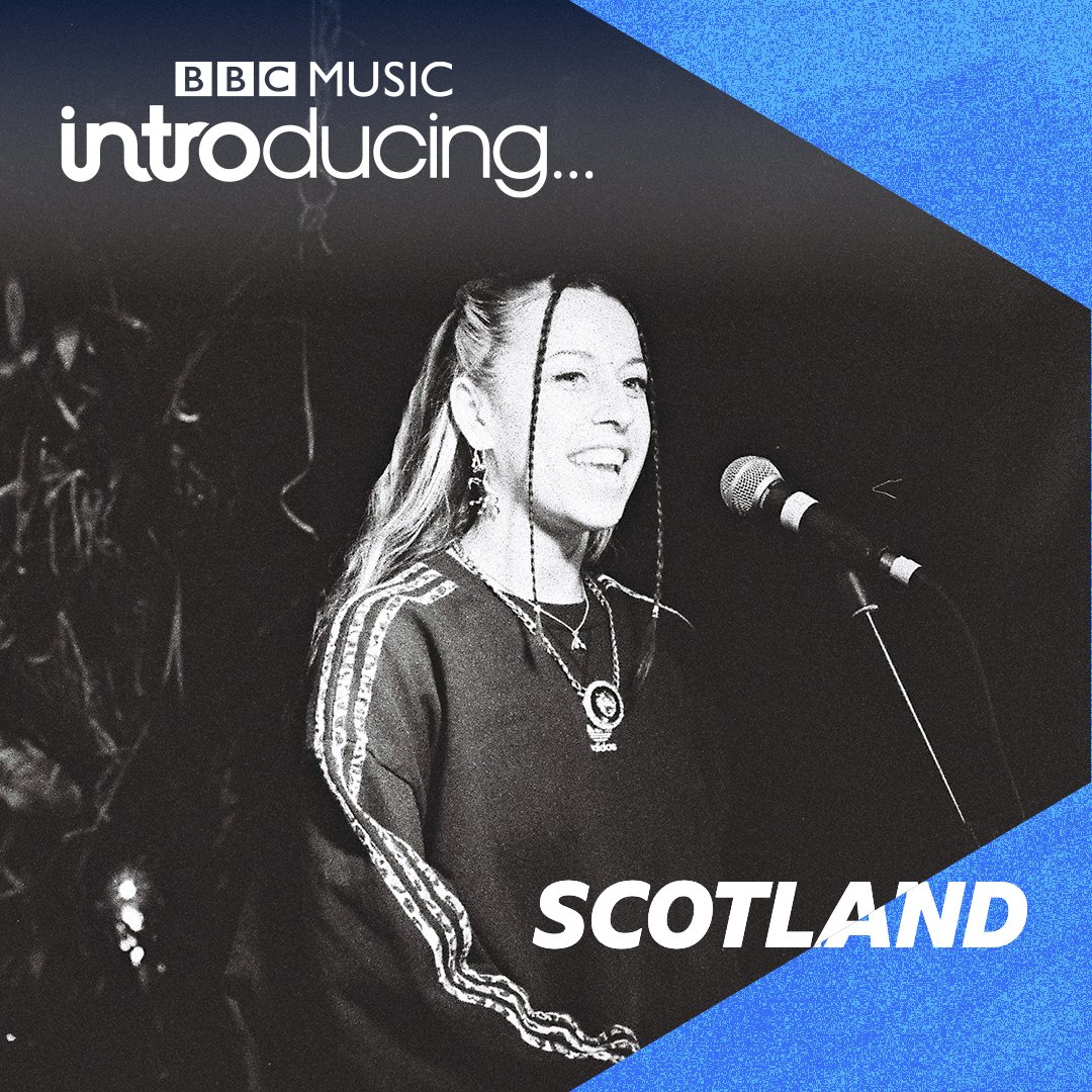 ⚡️ @phoebeih’s track of the week on @bbcintroducing in Scotland came from @BeeAshaBish – her siren song Gitika reflects on belonging, marginalised communities and disconnection…and it’s a 100% banger too. Check it out on @bbcsounds now 🔥 bbc.in/3tPVWKE