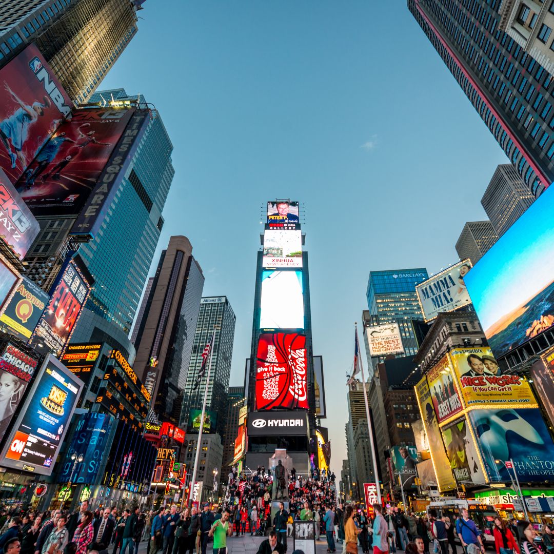 FINSAgency's tweet image. Day 12 Bucket List #9 – Experience the magic of Times Square! Known as 'The Crossroads of the World,' this iconic NYC spot is famous for its New Year's Eve ball drop. Nestled in the heart of the city, it's a symbol of vibrant urban life with dazzling billboards. #bucketlist