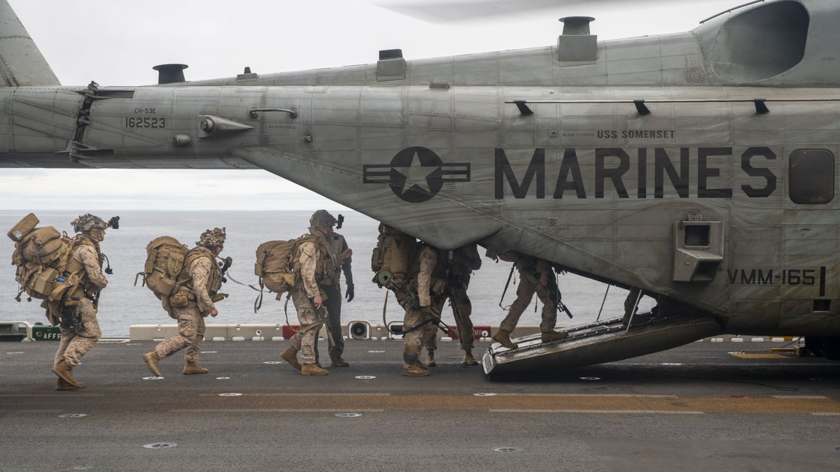 #Marines assigned to @15thMEUOfficial execute a platoon reinforcement mission while underway in the Pacific Ocean, Dec. 19. The 15th MEU is embarked aboard the Boxer Amphibious Ready Group conducting integrated training and routine operations in U.S. 3rd Fleet. #USMC