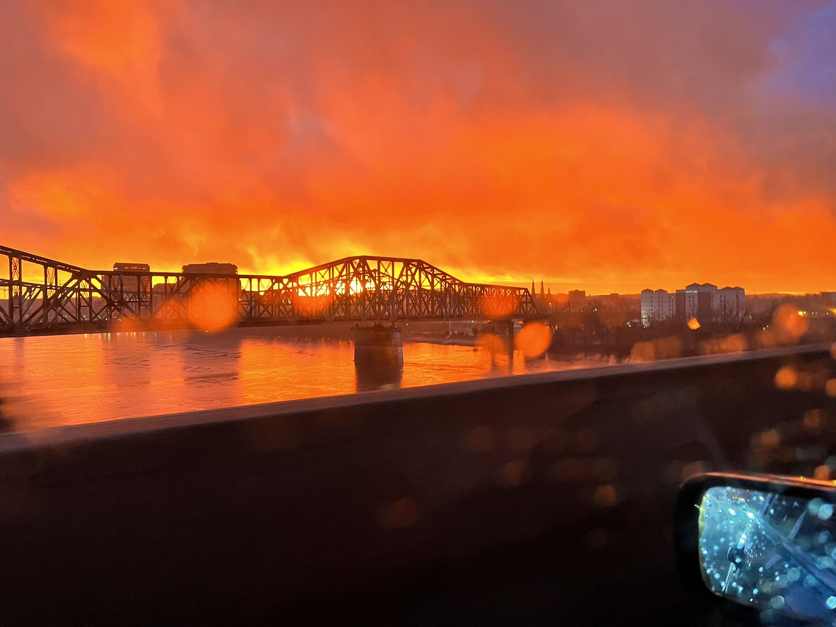 BenjaminHolvey's tweet photo. @KetchmarkWCPO, I was told to share this with you. I risked my life to snap it on the Brent Spence at 7:55a. https://t.co/bzU0OZvGWp