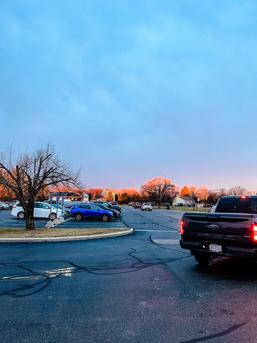 At <a href="/wolvestweet/">Woodland Elementary</a> had a BEAUTIFUL rainbow this morning! And it quickly disappeared.