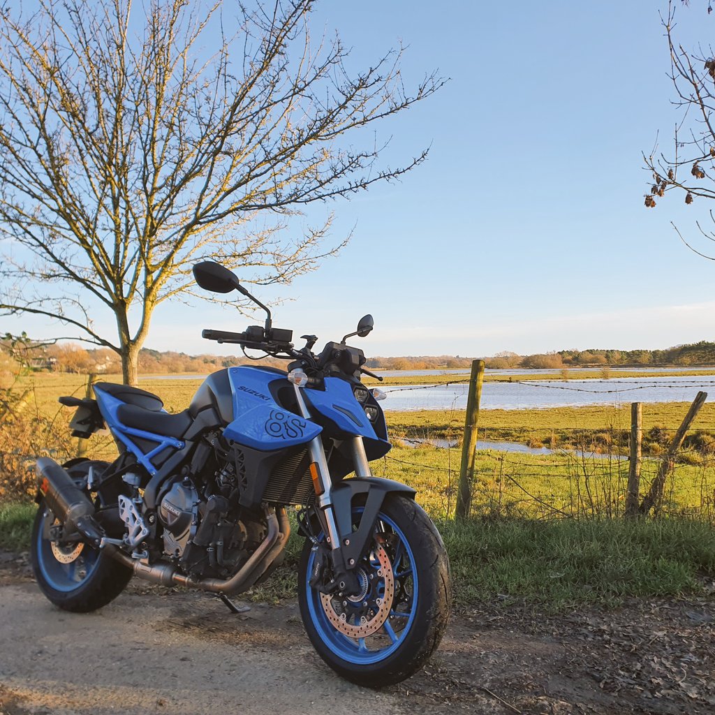 Hippo_Drones's tweet photo. I love days like this in the winter, they may be cold, but it is so good getting out on the bike in the crisp air! 🙂👍
.
@SuzukiBikesUK @suzukicycles #Suzuki #GSX8S #SuzukiGSX8S #SuzukiGSX @myAkrapovic #Akrapovič #Akrapovic #TopBlock #Winter #WinterRides #TrueBlue #LoveMyBike https://t.co/MKJT7ghRte