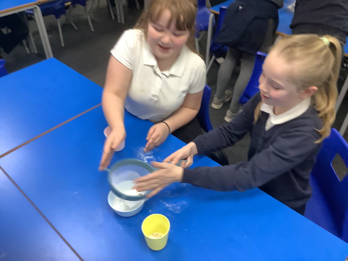 QueenswayPS's tweet photo. In Science, Year 5/6 have been exploring how we can use sieving to separate mixtures. We revealed hidden objects within our cups! #QueenswayScience https://t.co/O5ckj0pBWW