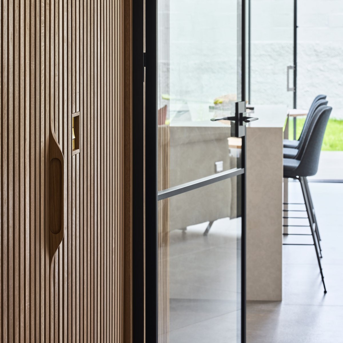 EndaCavanagh's tweet photo. This residential property by Emmett Power, Architect uses natural light, materials and colour palette to create a truly beautiful living space. 

#homeinspo #architecturedesign #livinginstyle https://t.co/gFxvPA8PBx
