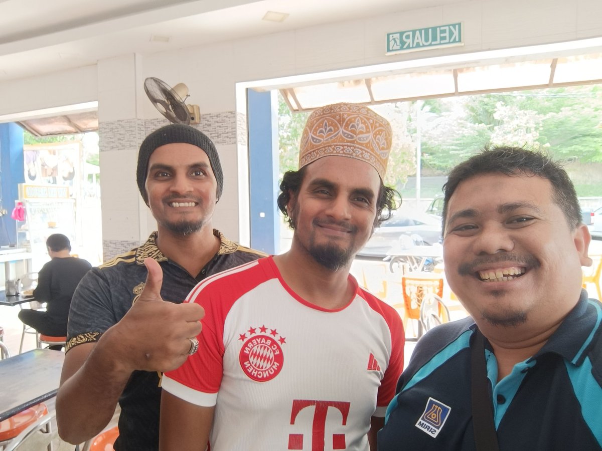 Kedai kembar dulu kat UPM. La ni kat bukit jalil