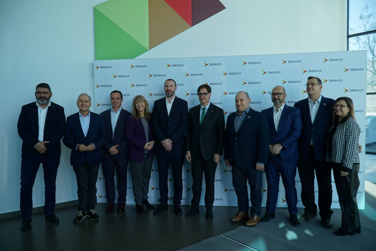 A Catalunya, el Baix Llobregat és una comarca clau en matèria de generació de prosperitat. Amb l’alcalde de Viladecans, <a href="/carlosruiztwitt/">Carles Ruiz Novella /❤️</a>, i el senador <a href="/AntoniPovedaSJD/">Antoni Poveda</a>, hem visitat les instal·lacions d’<a href="/Ideaded/">Ideaded</a>, una empresa puntera amb una projecció molt important en l’àmbit dels