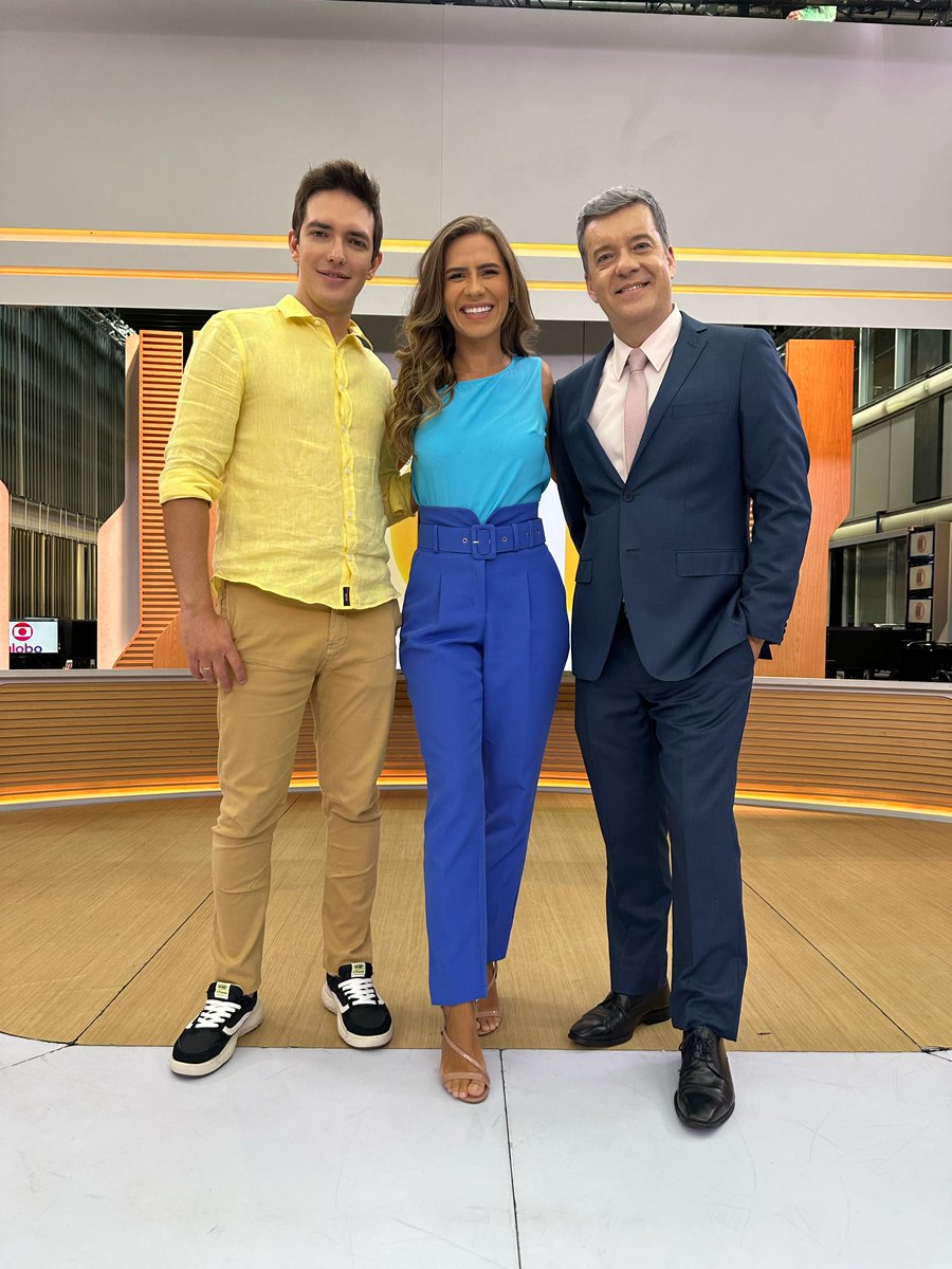 Nosso trio do #Hora1 está passando na sua timeline para desejar um fim de semana ILUMINADO! ☀️ <a href="/kovalickoficial/">Roberto Kovalick</a> <a href="/alejodar/">Alessandro Jodar</a> <a href="/thaisluquesi/">Thaís Luquesi</a>