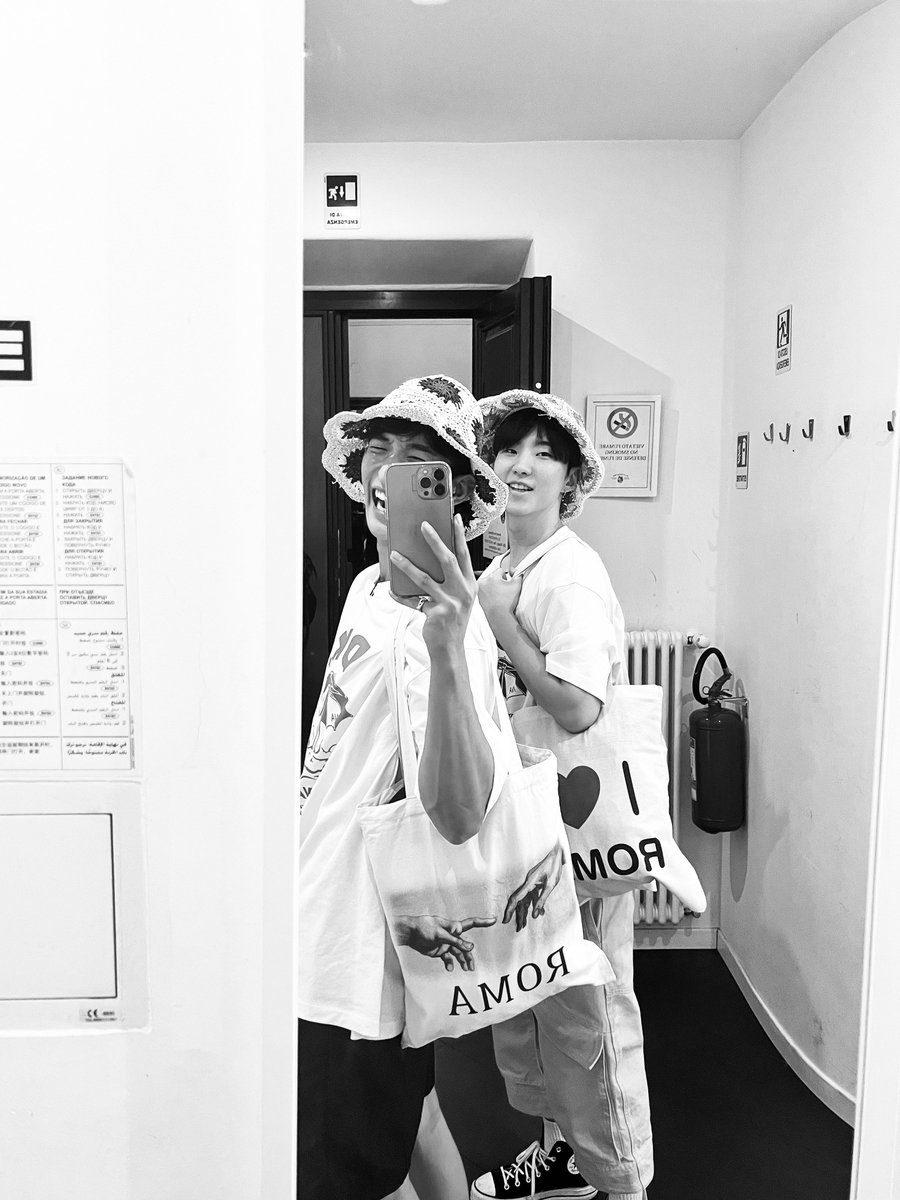 240112 위버스
커플모자 거울셀카 미치겠다!!!!!!!

#석순 #seoksoon