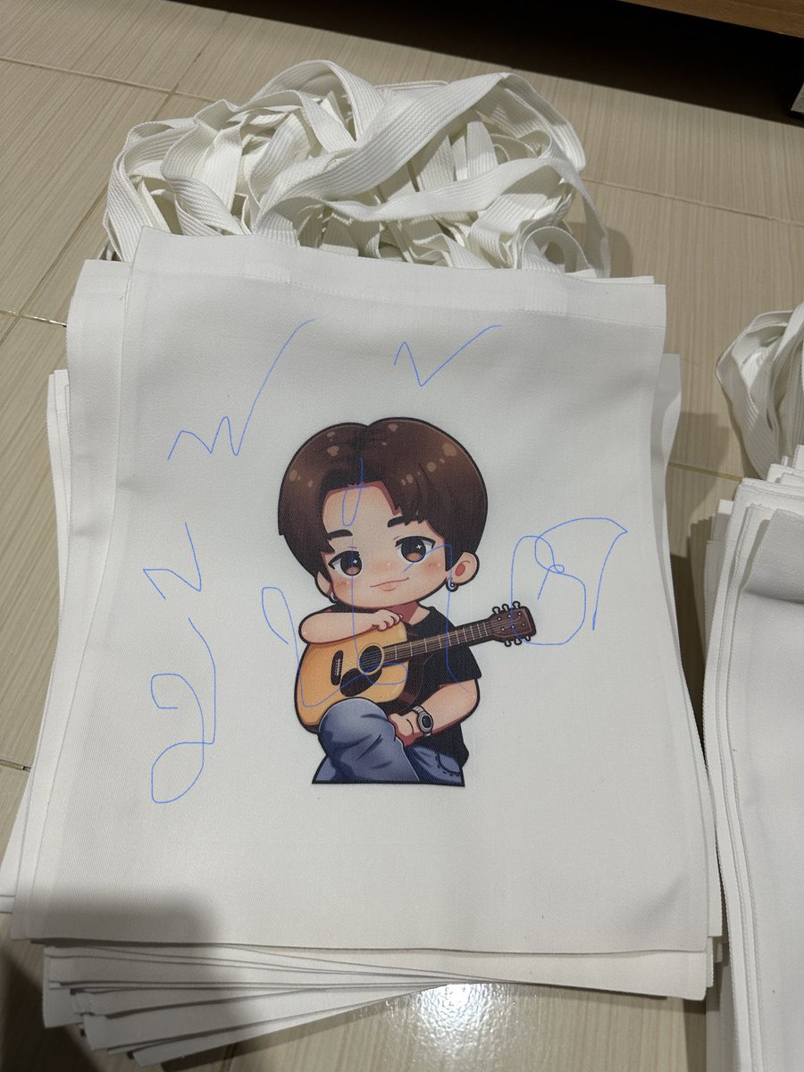 Namwarn26049579's tweet photo. ทุกคนเรามีไปหน้างาน ขอแจมอีกที นิดหน่อยค่ะ ใครหาเราเจอก่อนมารับนะค่ะ 😍😍😍 ประมาณ 15 ใบค่ะ🫶 https://t.co/YgiUwSKlBj
